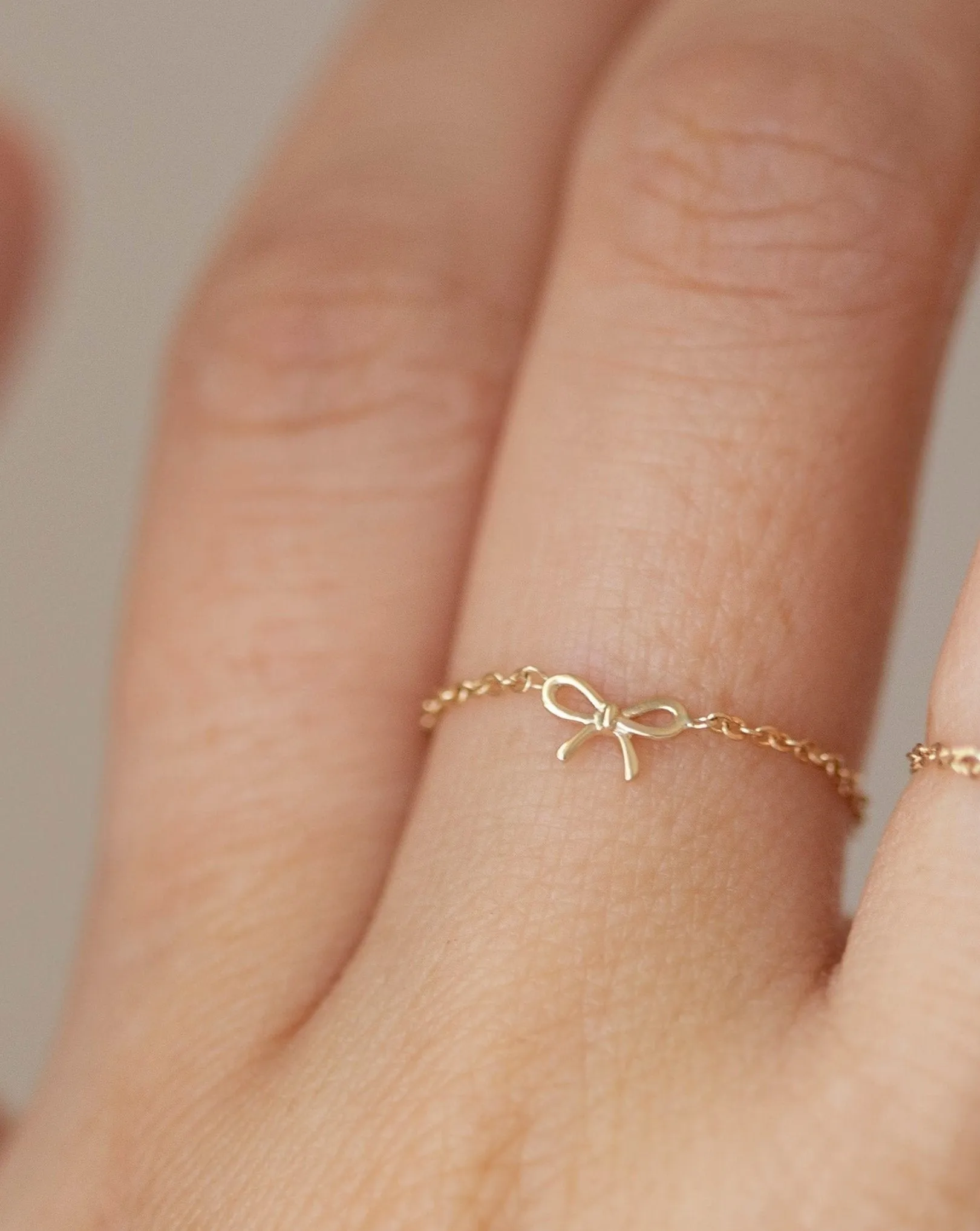 14k Bow chain ring