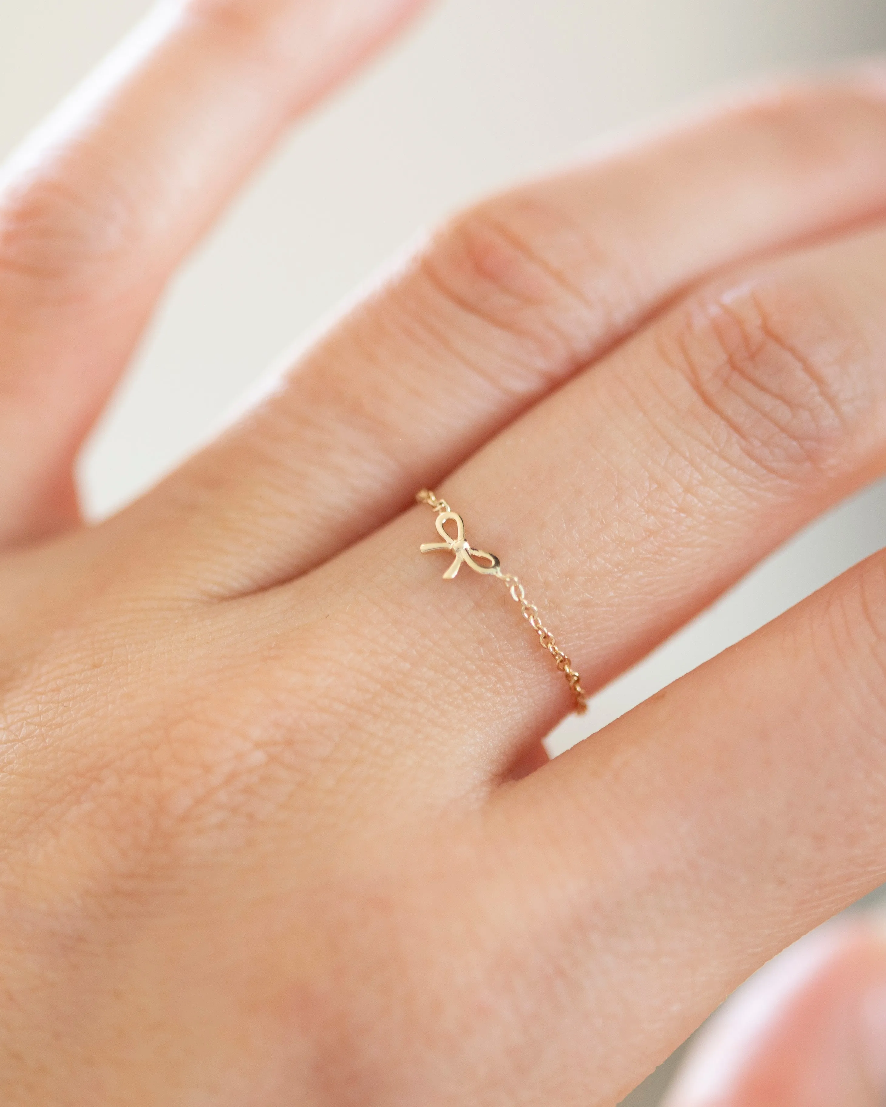 14k Bow chain ring