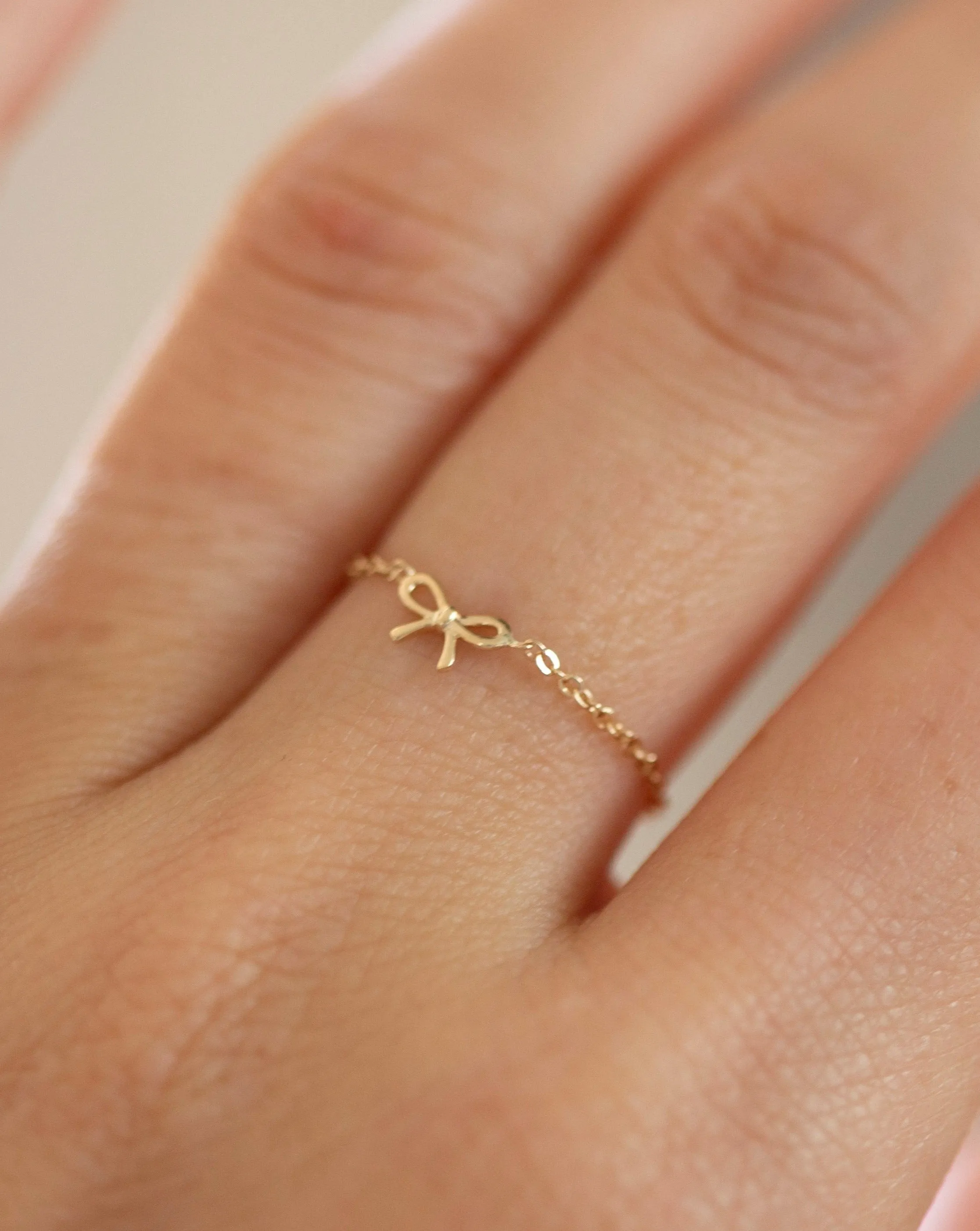 14k Bow chain ring