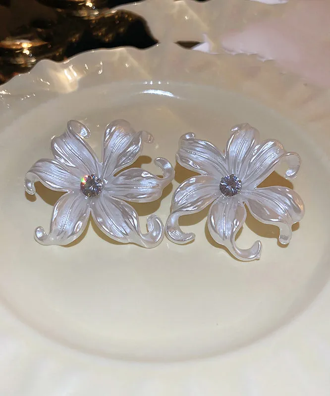 Classy White Acrylic Zircon Floral Stud Earrings ZZ055