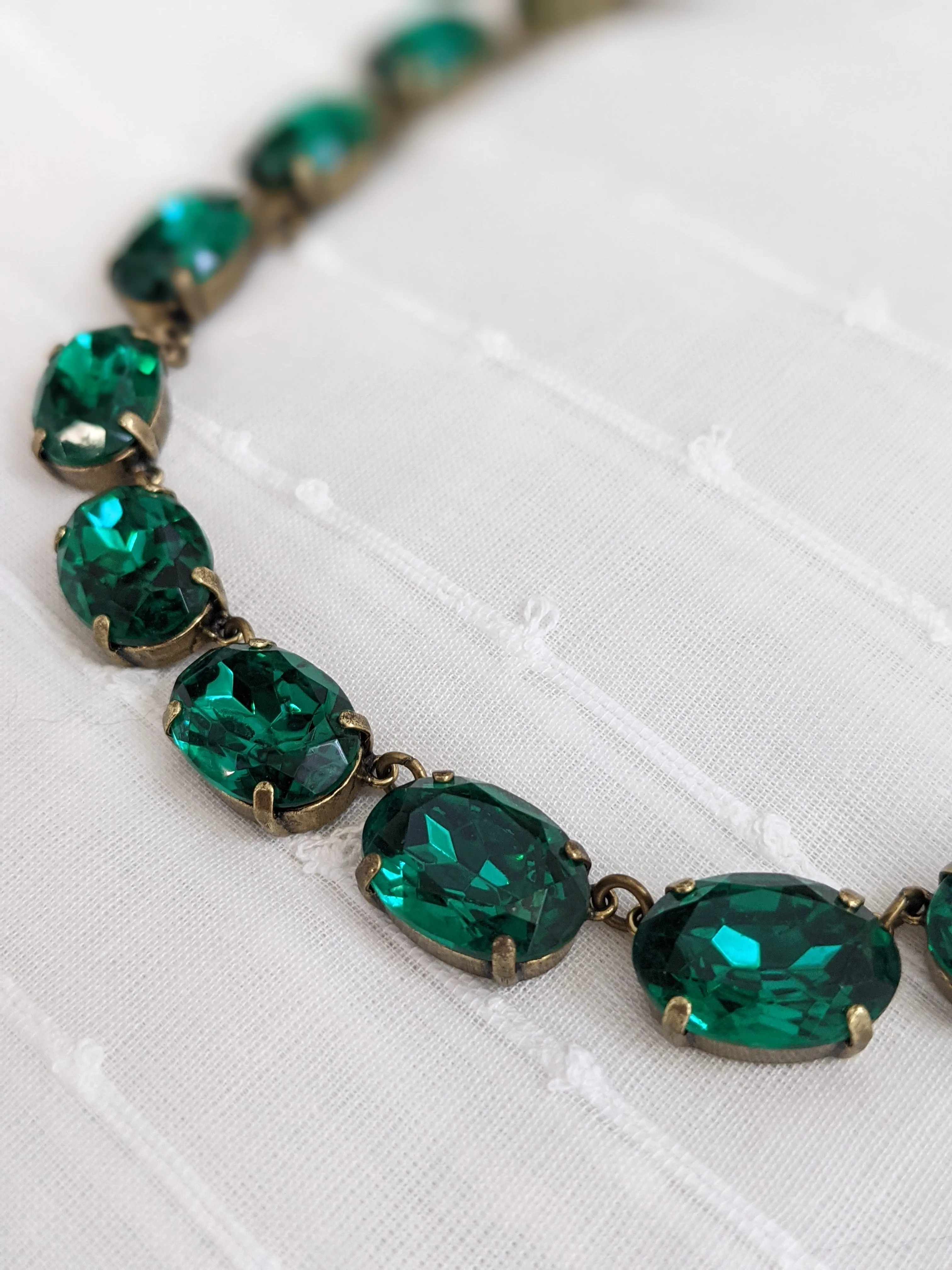 Emerald Collet Necklace - Large Oval