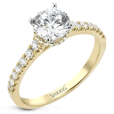 Engagement Ring in 18k Gold with Diamonds