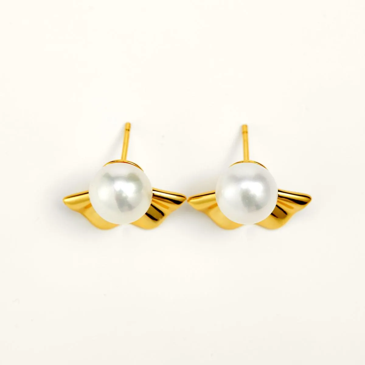 Exquisite Flawless Pearls Stud Earrings