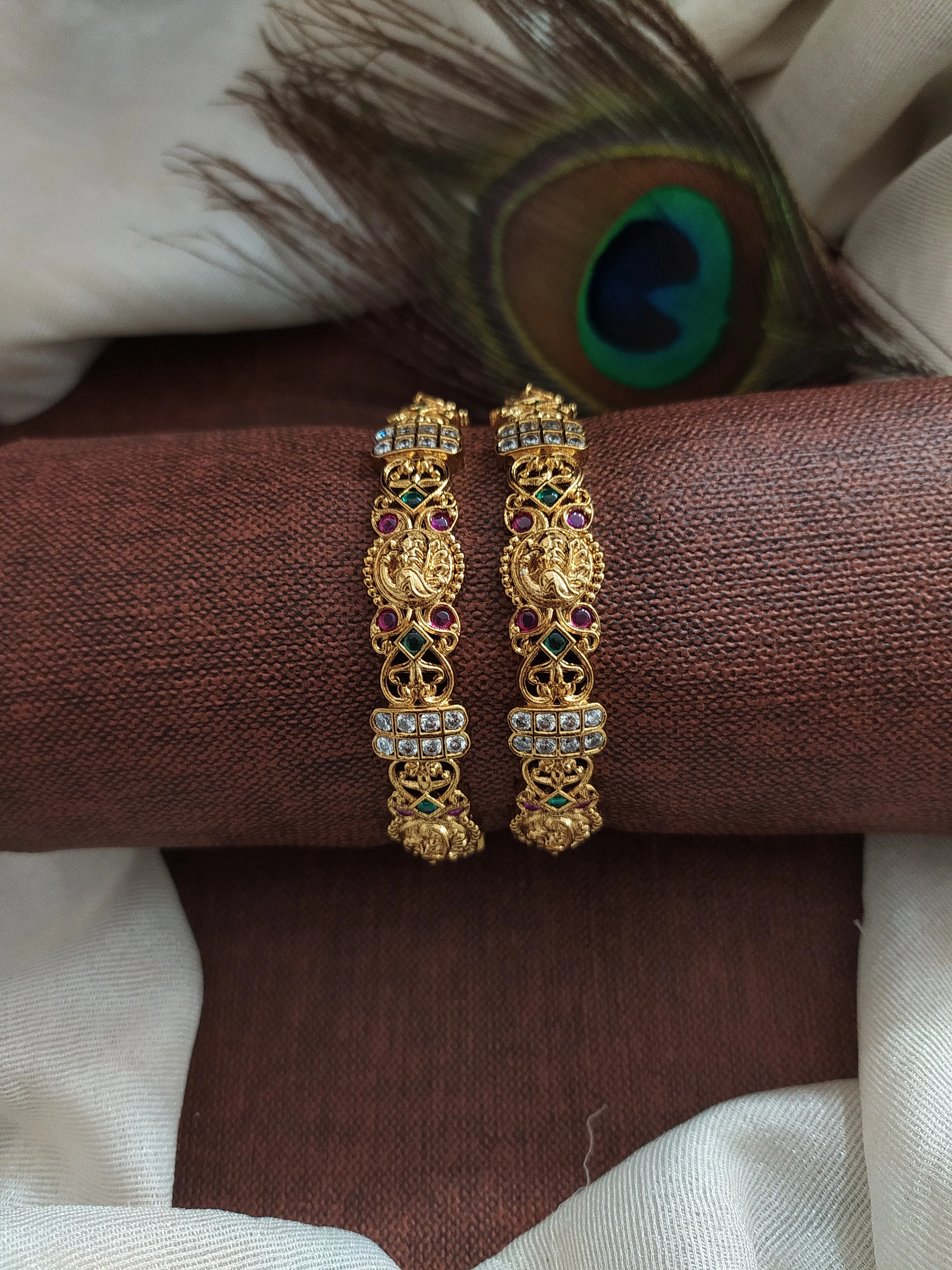 Sonal Fashion's Antique Design Kemp Stone Bangles