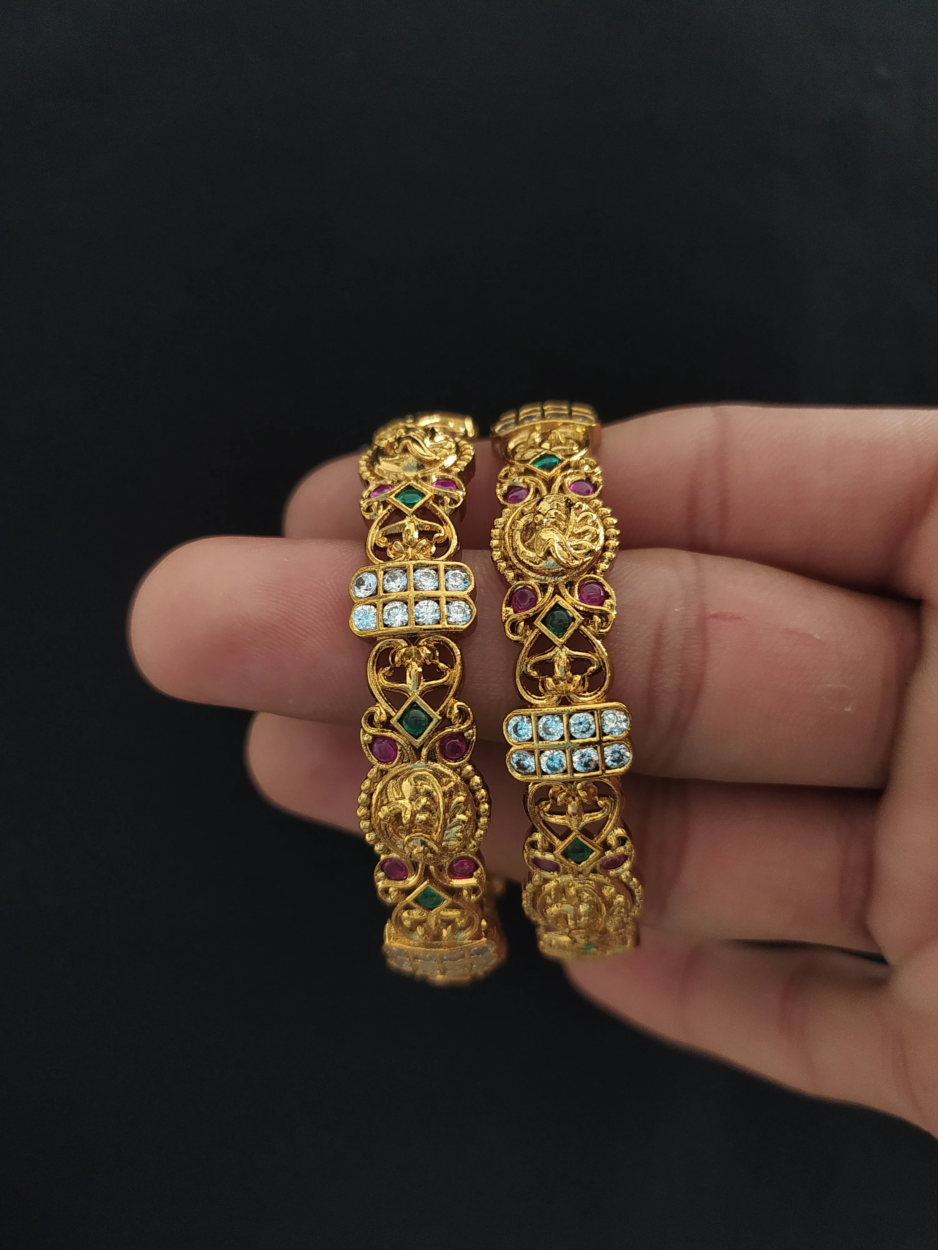 Sonal Fashion's Antique Design Kemp Stone Bangles